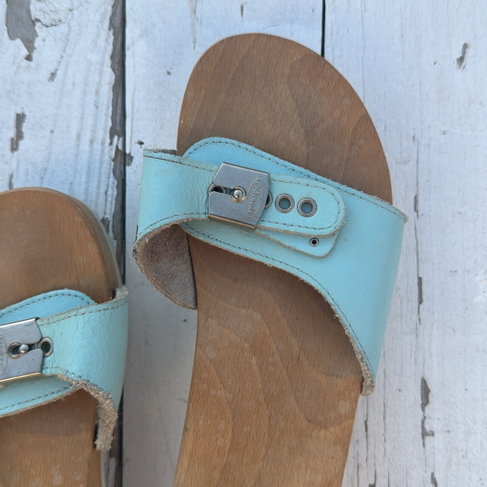 The Original Dr. Scholl’s Classic Sandal in Aqua